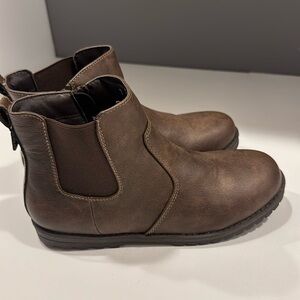 Boys brown boots